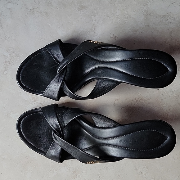 Vuitton sandals/slides size 37.5 eur - Picture 1 of 9